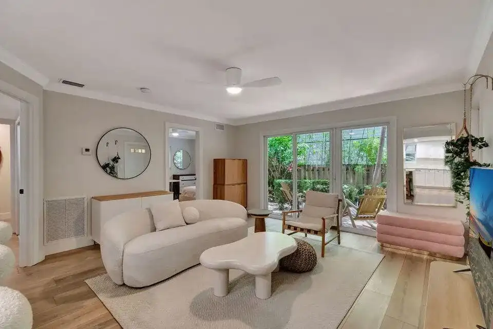 49 SE 7th Avenue # 2, Delray Beach FL 33483