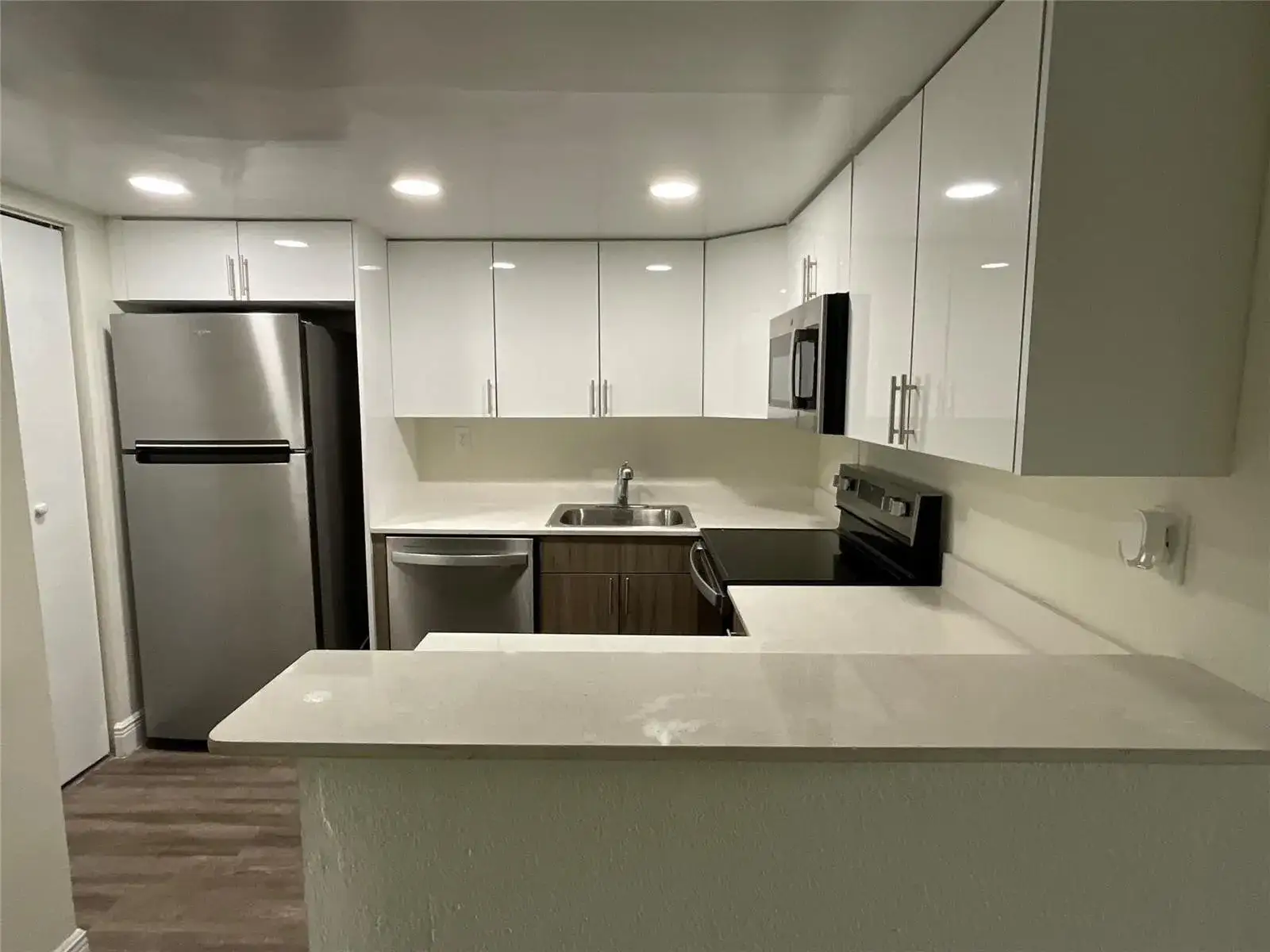 19455 NE 10 Avenue # 211, North Miami Beach FL 33179