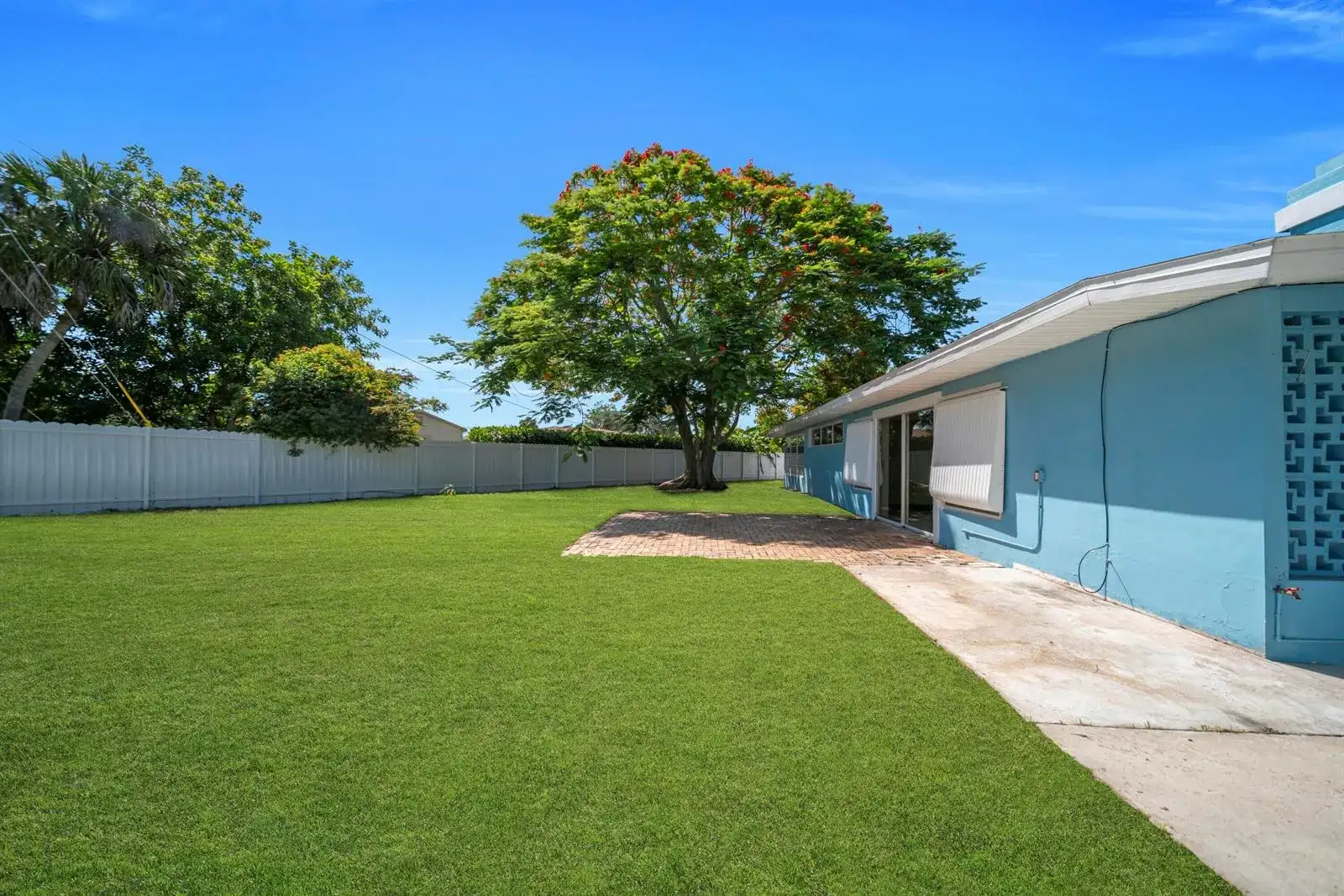 139 E Lake Drive, Lehigh Acres FL 33936 photo 2