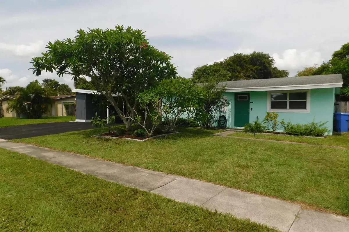 749 Camellia Drive, Royal Palm Beach FL 33411