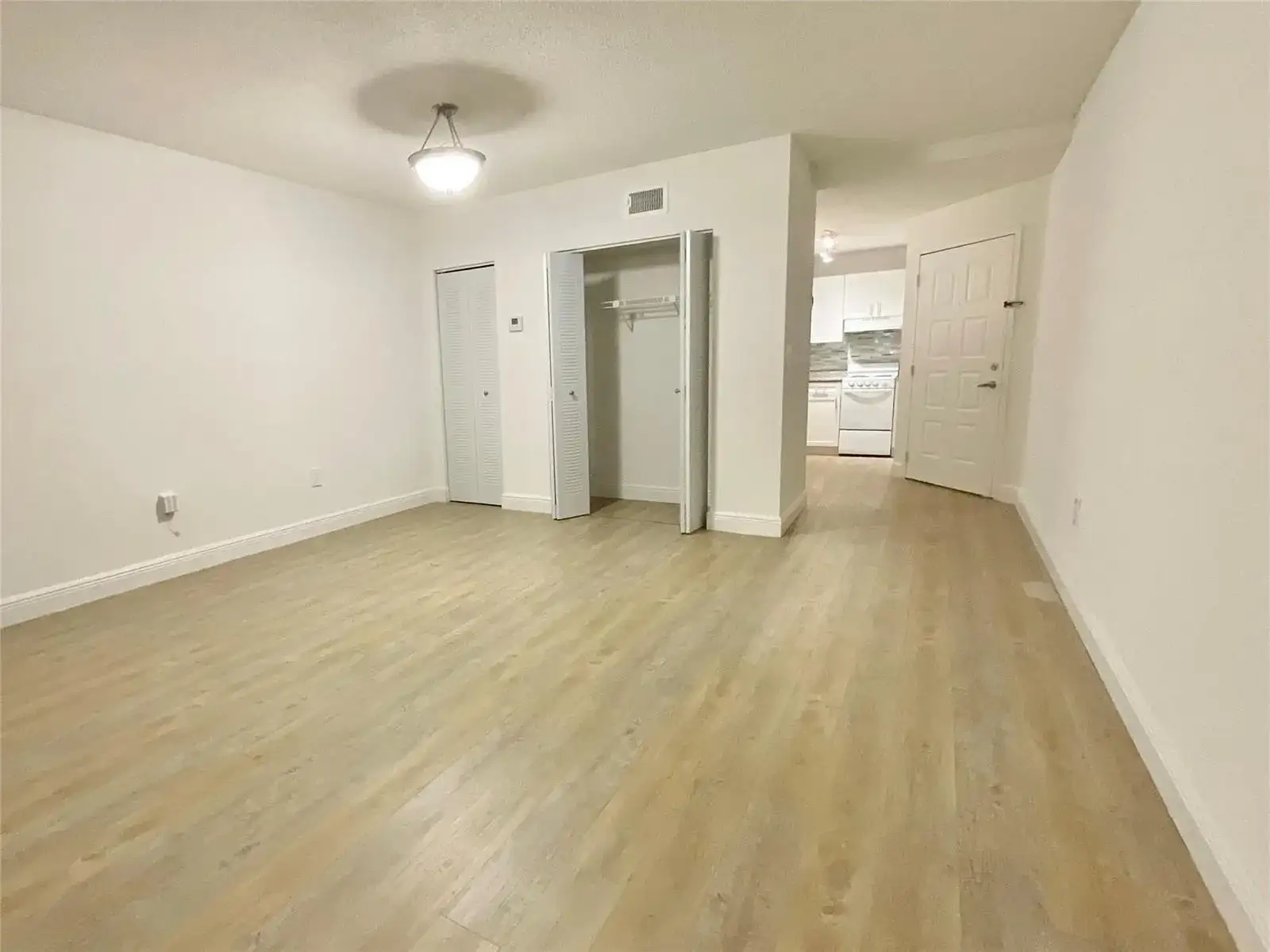 9517 Fontainebleau Boulevard # 428, Miami FL 33172 photo 4