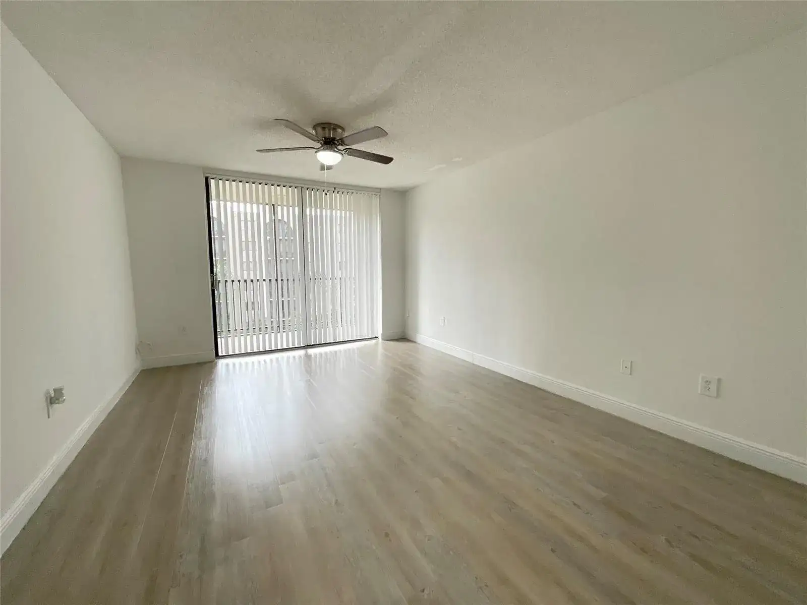 9517 Fontainebleau Boulevard # 506, Miami FL 33172 photo 2