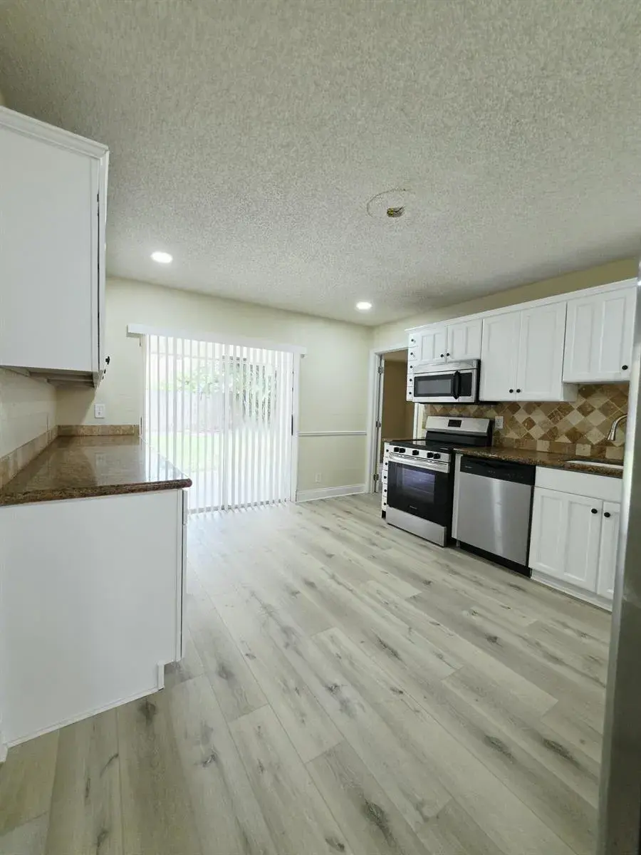 5447 Twin Oakes Road, FL 33463