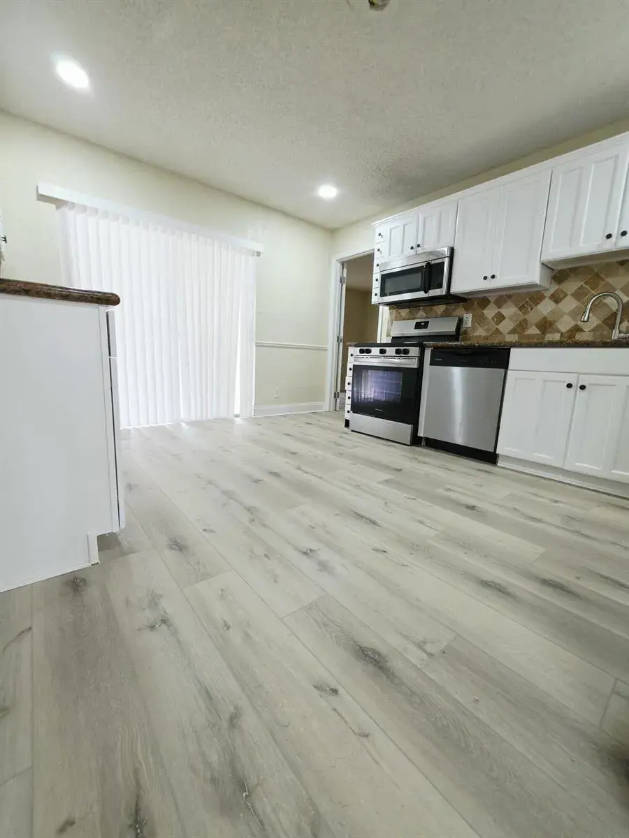 5447 Twin Oakes Road, FL 33463