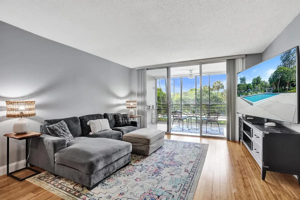 4200 Oaks Terrace # 203, Pompano Beach FL 33069