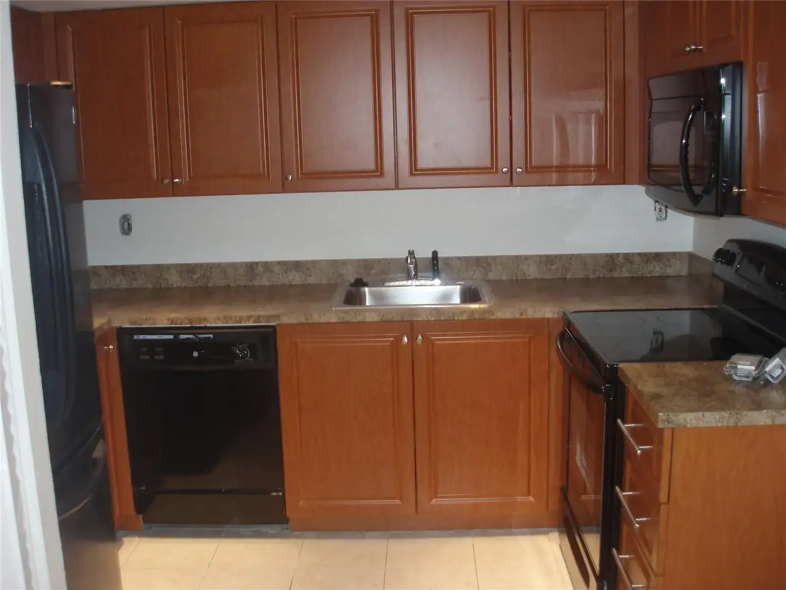 8028 SW 17th Place, Davie FL 33324 photo 2