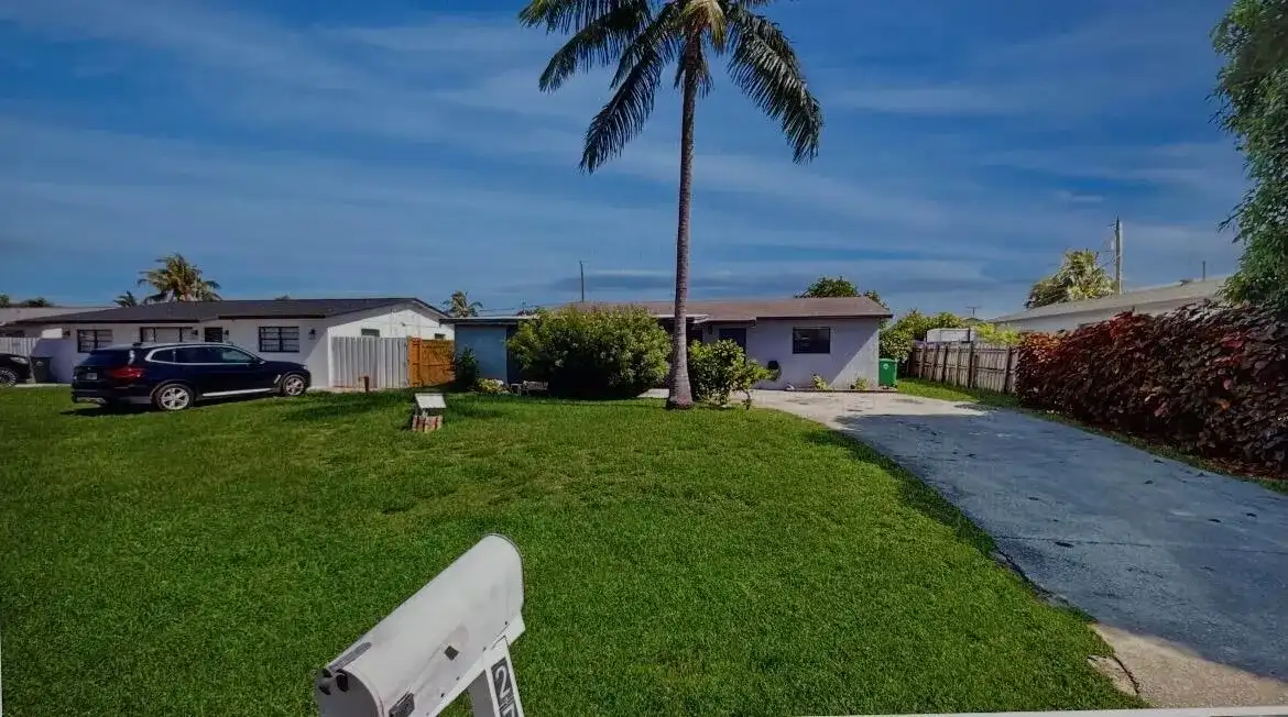 2775 Floweva Street, Palm Springs FL 33406