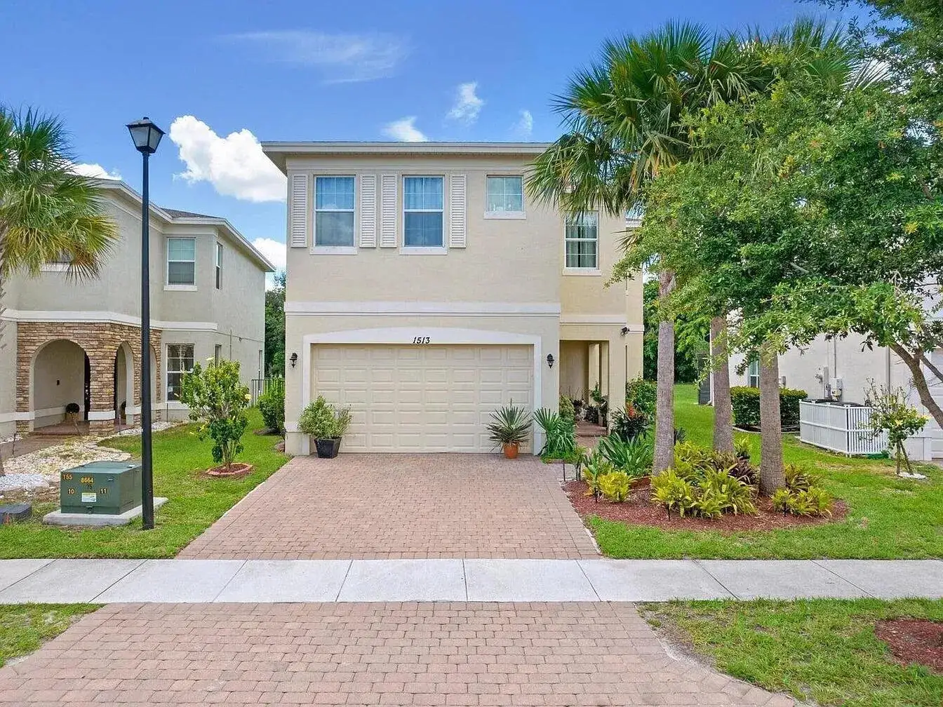 1513 NW Cataluna Circle, Port St. Lucie FL 34986