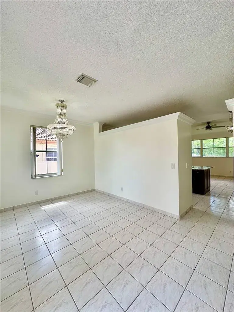 7470 NW 1st Place, Plantation FL 33317