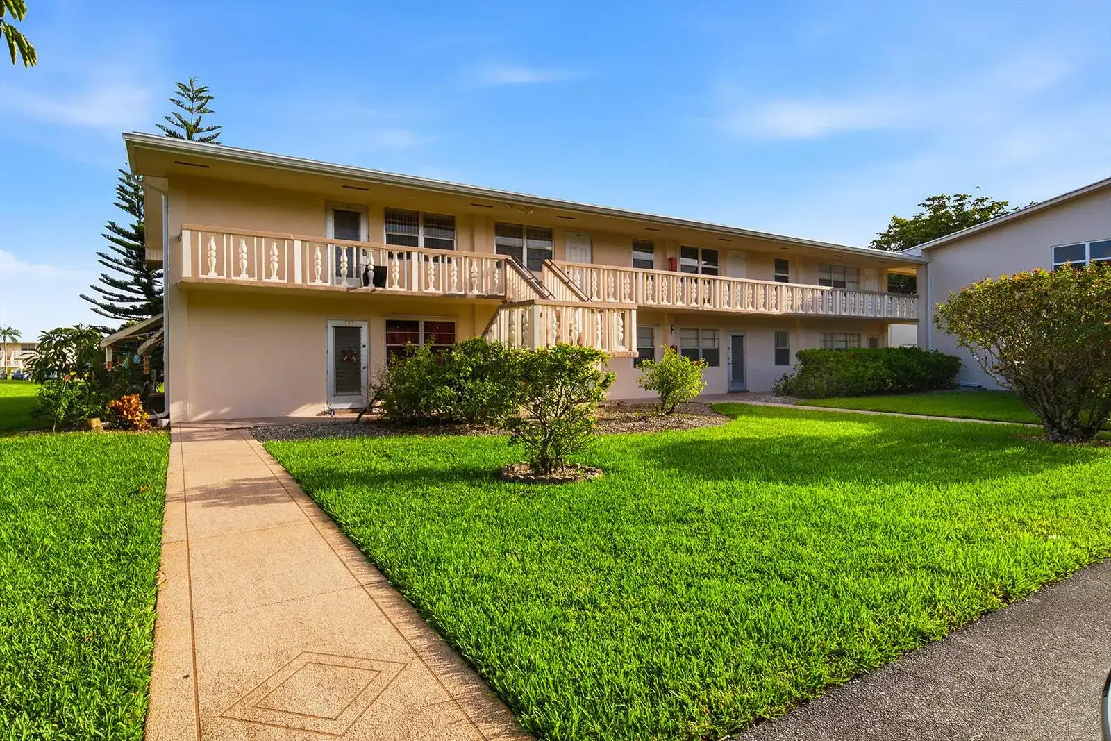 142 Norwich F, West Palm Beach FL 33417 photo 3