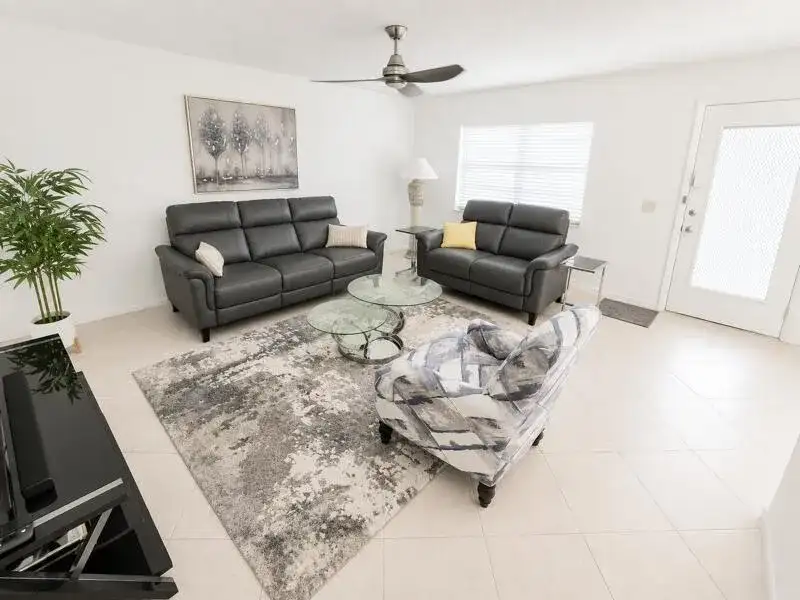 567 Burgundy L, Delray Beach FL 33484 photo 2