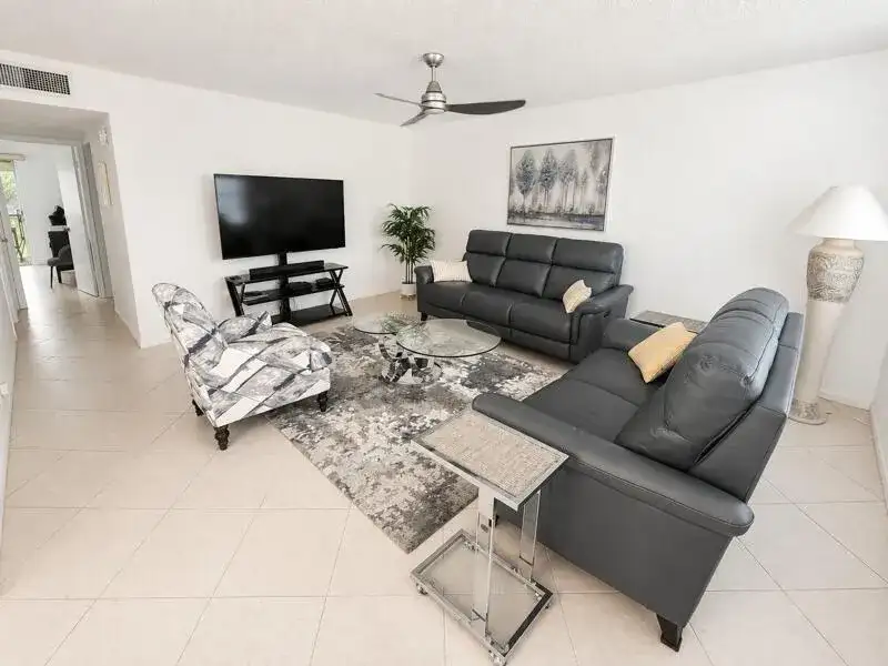 567 Burgundy L, Delray Beach FL 33484 photo 3