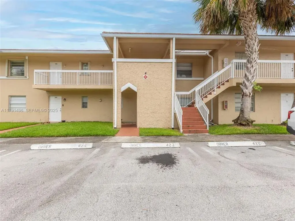10106 Twin Lakes Drive Unit 4, Coral Springs FL 33071