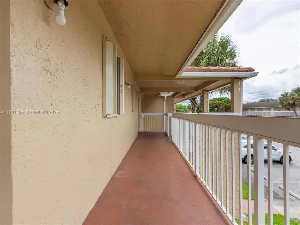 10106 Twin Lakes Drive Unit 4, Coral Springs FL 33071