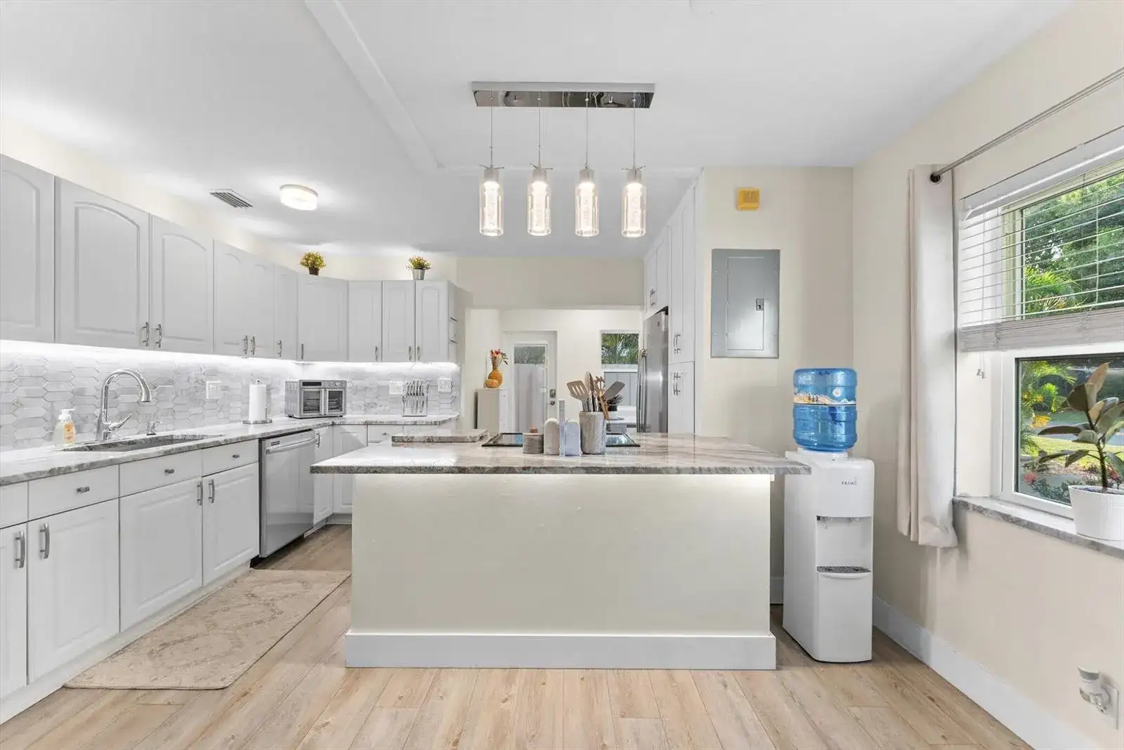 636 NE 16th Court, Fort Lauderdale FL 33305 photo 4