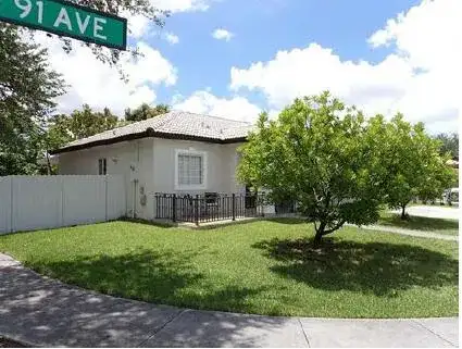 16307 NW 91st Avenue, Miami Lakes FL 33018 photo 2