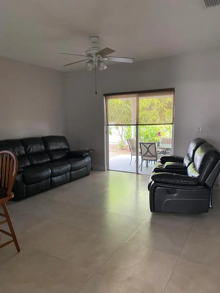 16307 NW 91st Avenue, Miami Lakes FL 33018 photo 3