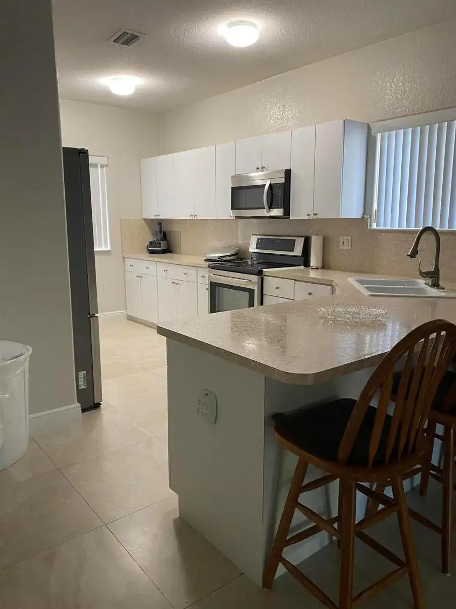 16307 NW 91st Avenue, Miami Lakes FL 33018 photo 4