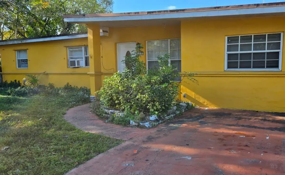 112 Newton Road, West Park FL 33023