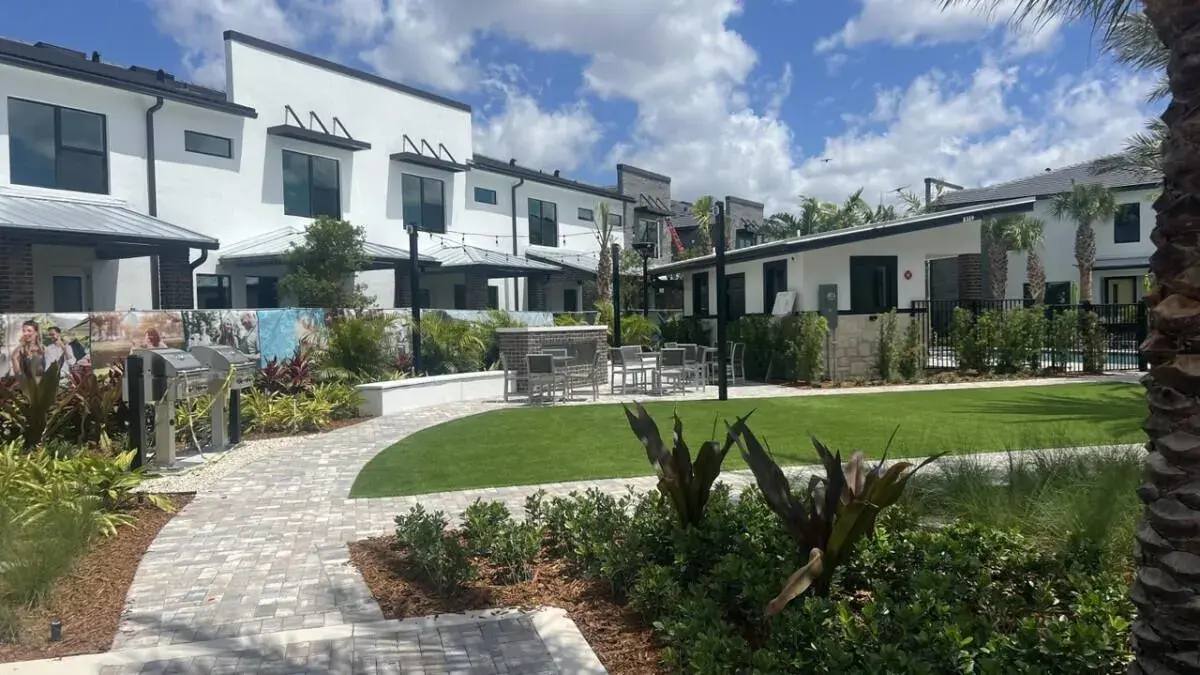 8345 NW 7th Place, Plantation FL 33324