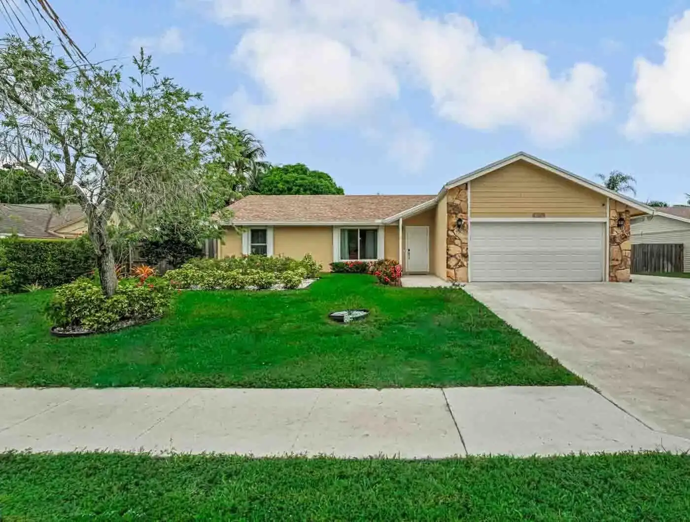 427 Las Palmas Street, Royal Palm Beach FL 33411