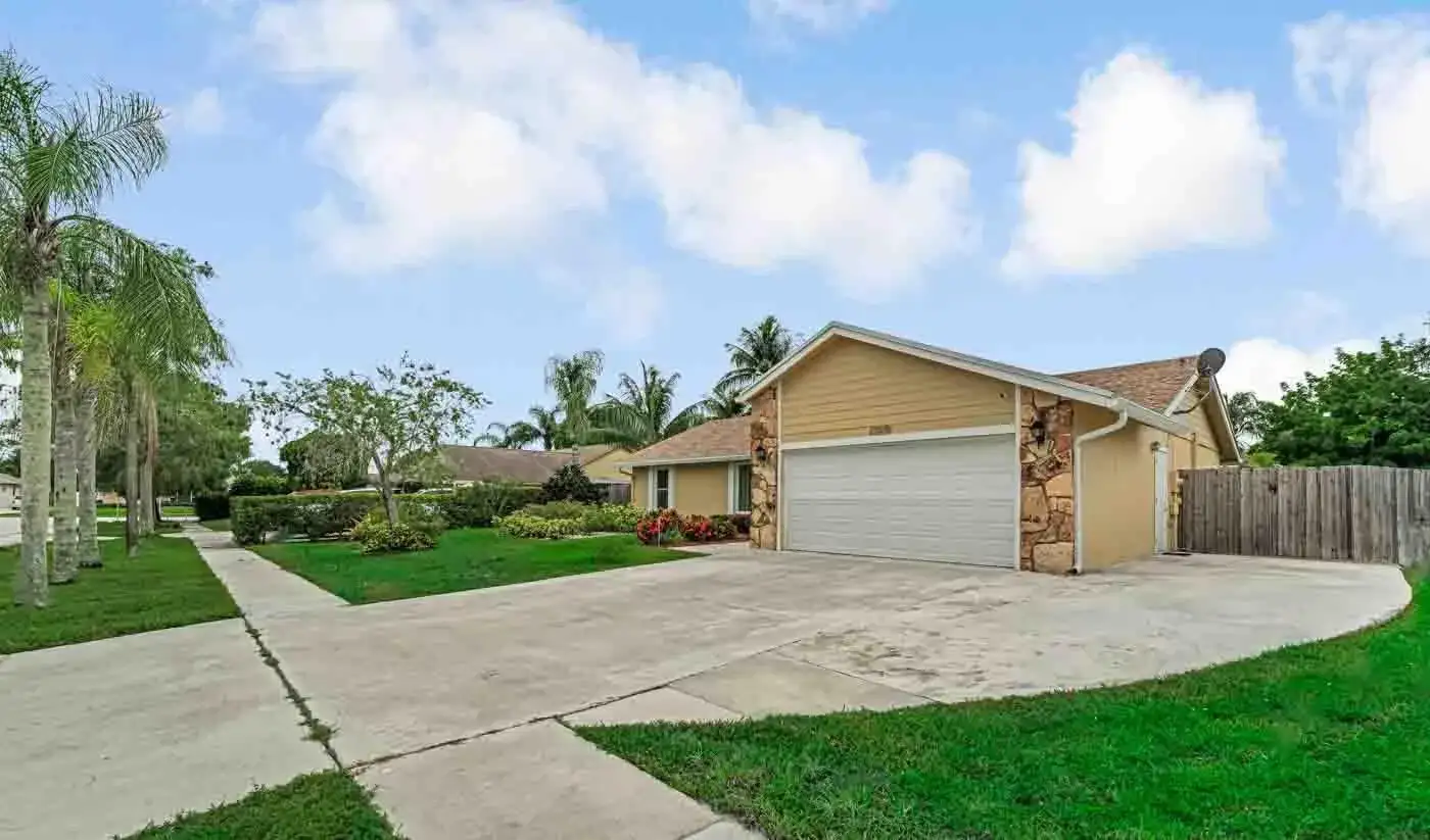 427 Las Palmas Street, Royal Palm Beach FL 33411 photo 2