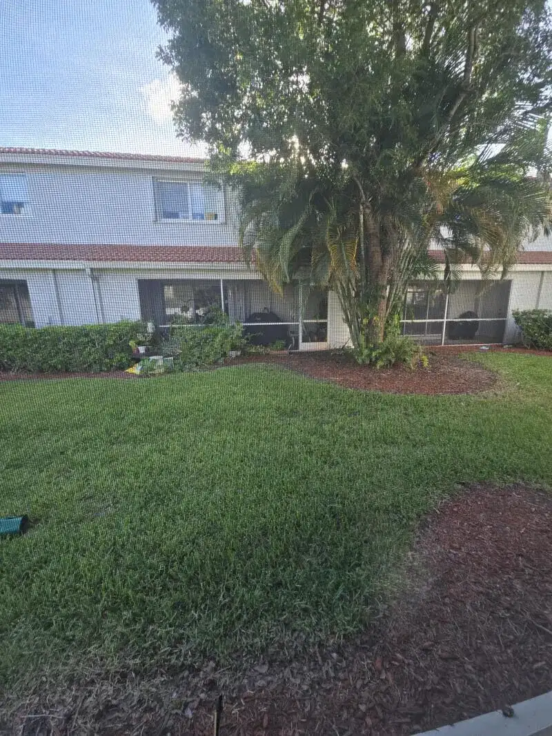 6511 Sandy Bank Terrace, Riviera Beach FL 33407 photo 2