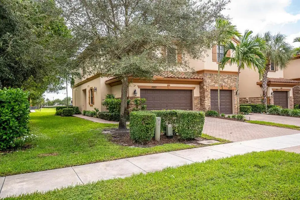 10283 Wellington Parc Drive, Wellington FL 33449 photo 5
