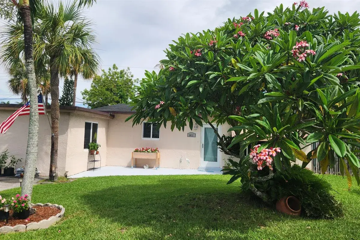 1411 W River Drive, Margate FL 33063