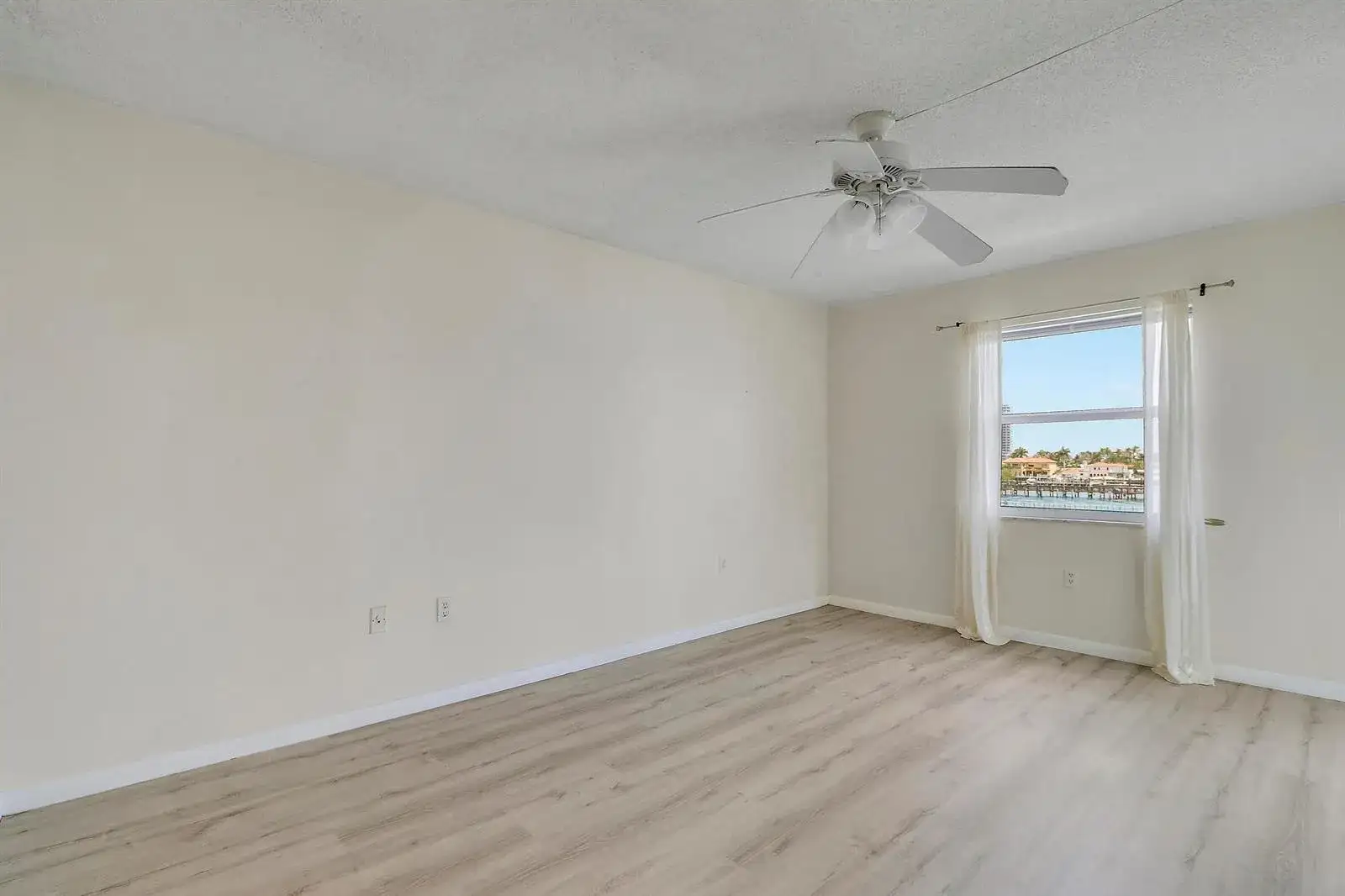 410 Wilma Circle # 308, Riviera Beach FL 33404 photo 4
