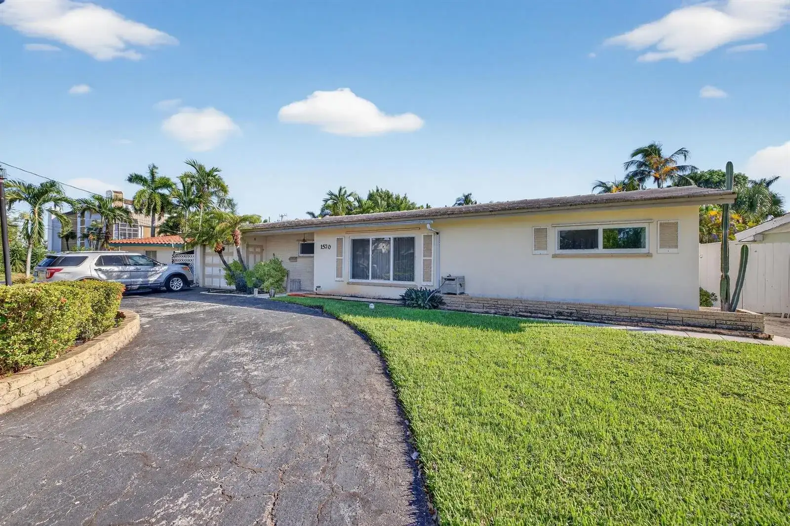 1570 NE 30th Place, Oakland Park FL 33334 photo 3