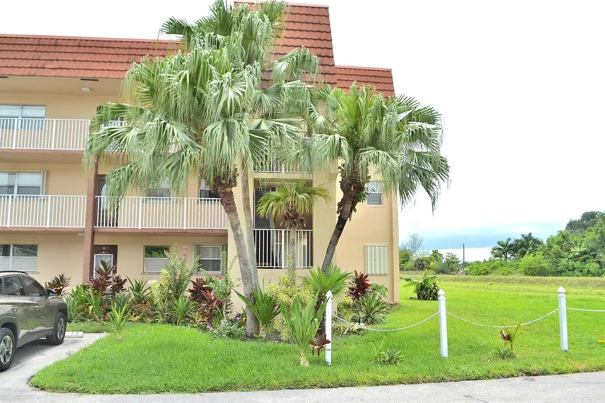 8841 Sunrise Lakes Boulevard # 112, Sunrise FL 33322