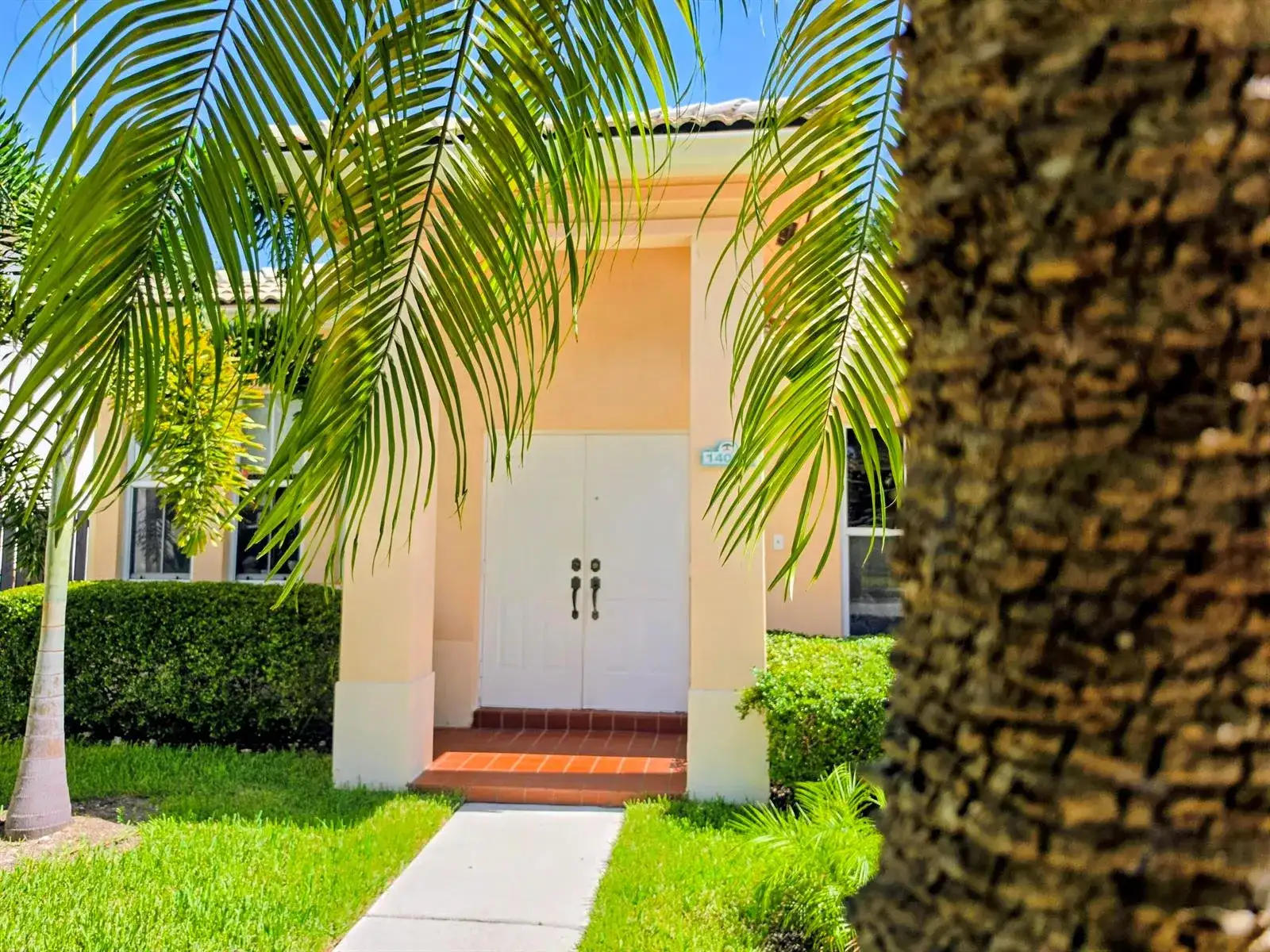 14013 N Cypress Cove Circle, Davie FL 33325 photo 2