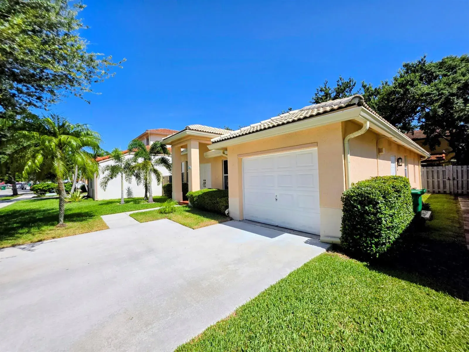 14013 N Cypress Cove Circle, Davie FL 33325