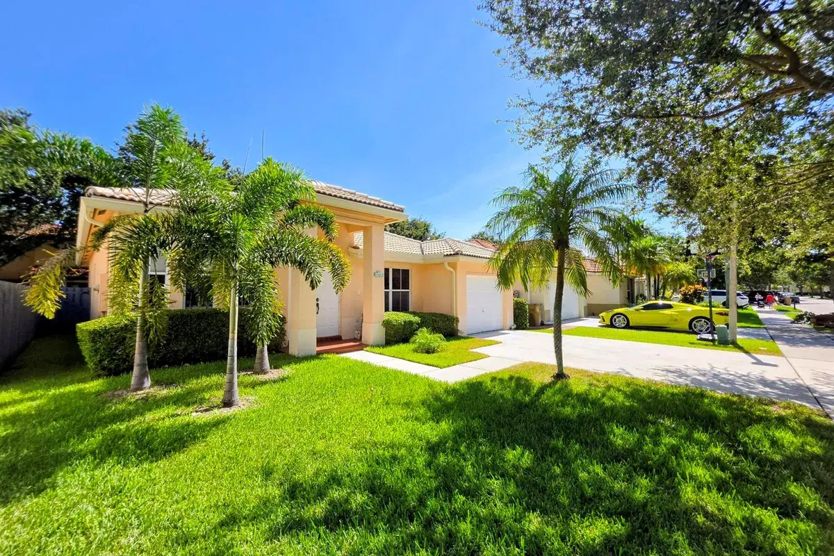 14013 N Cypress Cove Circle, Davie FL 33325