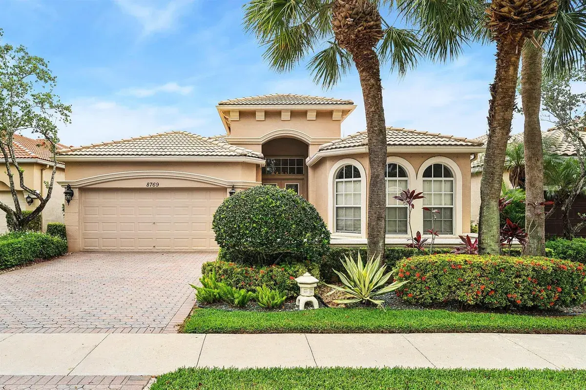 8769 Via Grande E, Wellington FL 33411