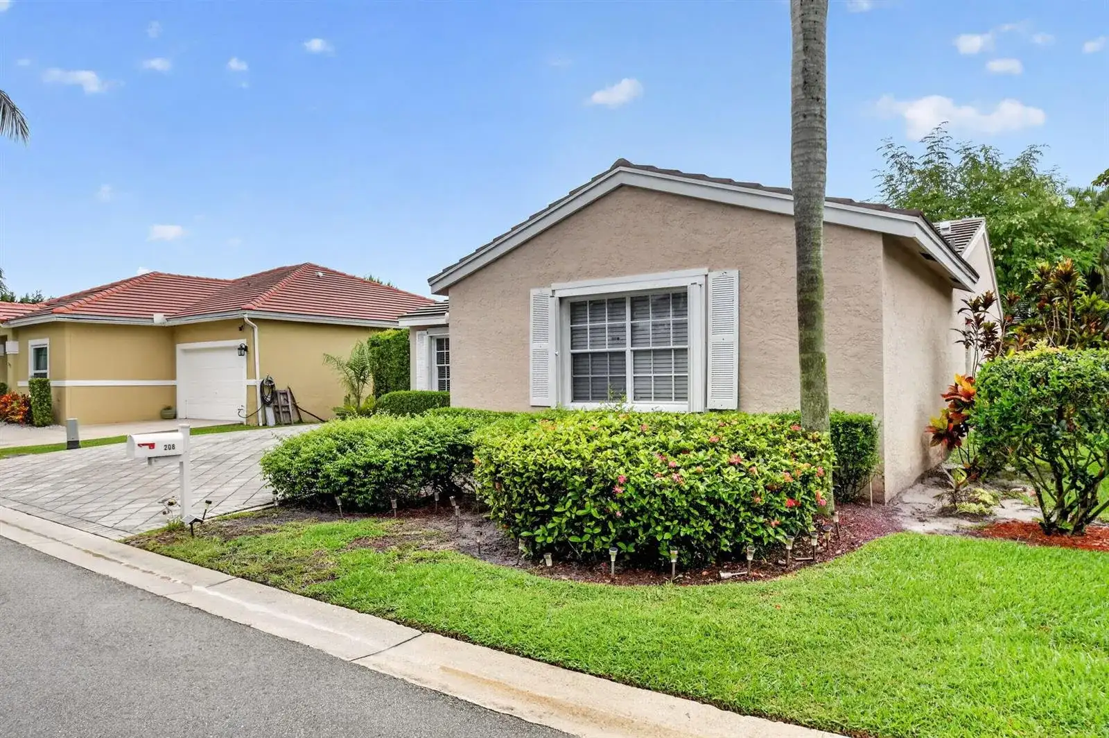 208 Caribe Court, FL 33413 photo 3