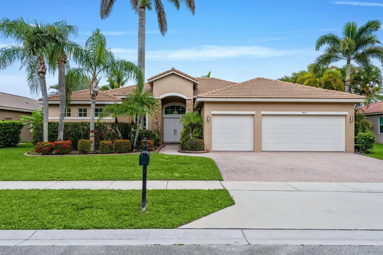 9919 Royal Cardigan Way, West Palm Beach FL 33411