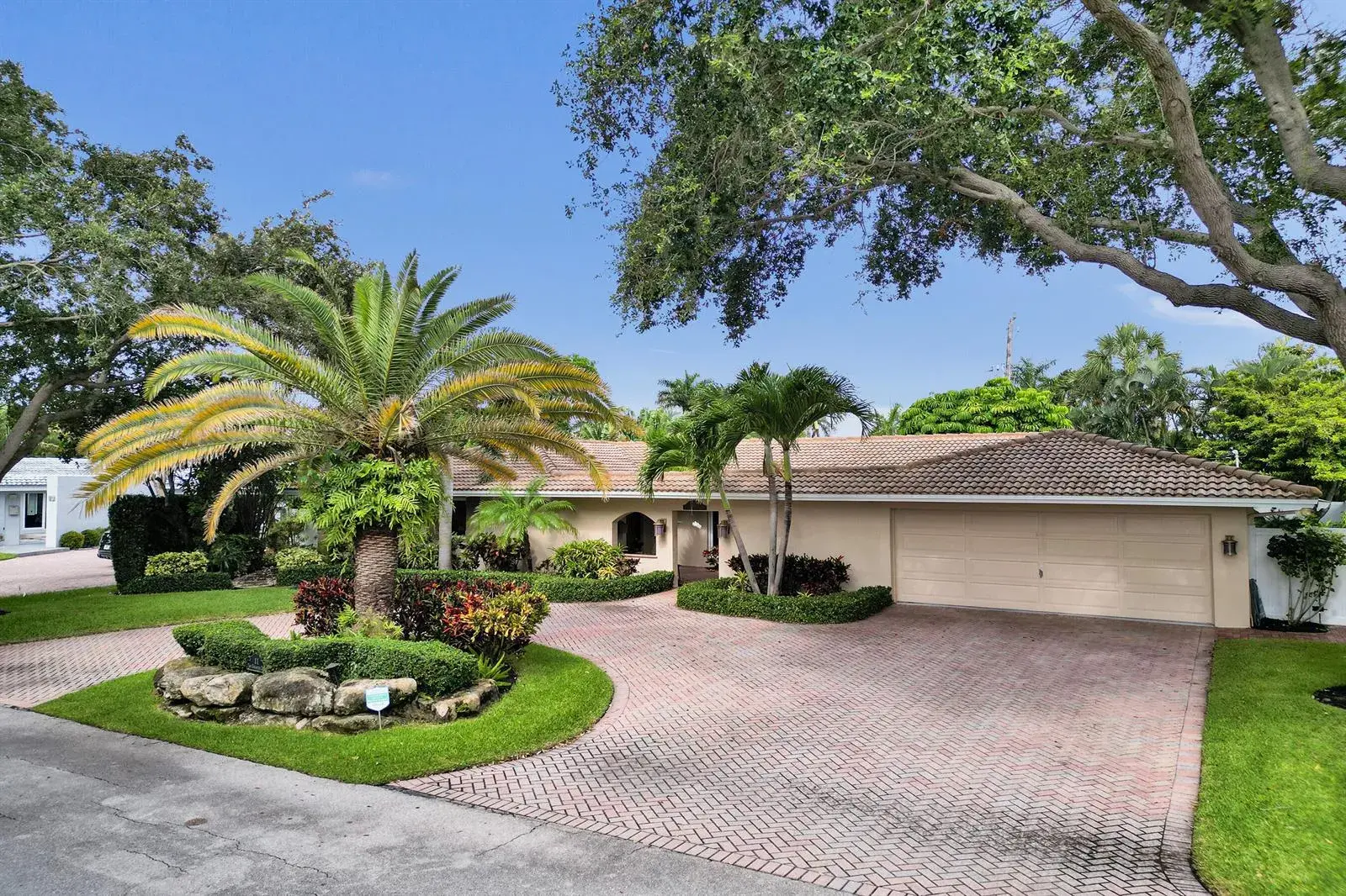 11 Tam O'shanter Lane, Fort Lauderdale FL 33308