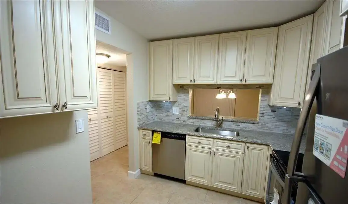 3071 Holiday Springs Boulevard # 8, Margate FL 33063 photo 2