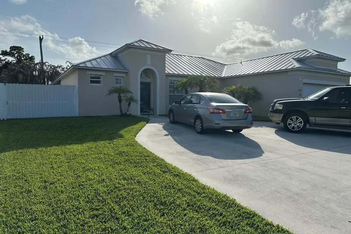 442 NW Airoso Boulevard, FL 34983