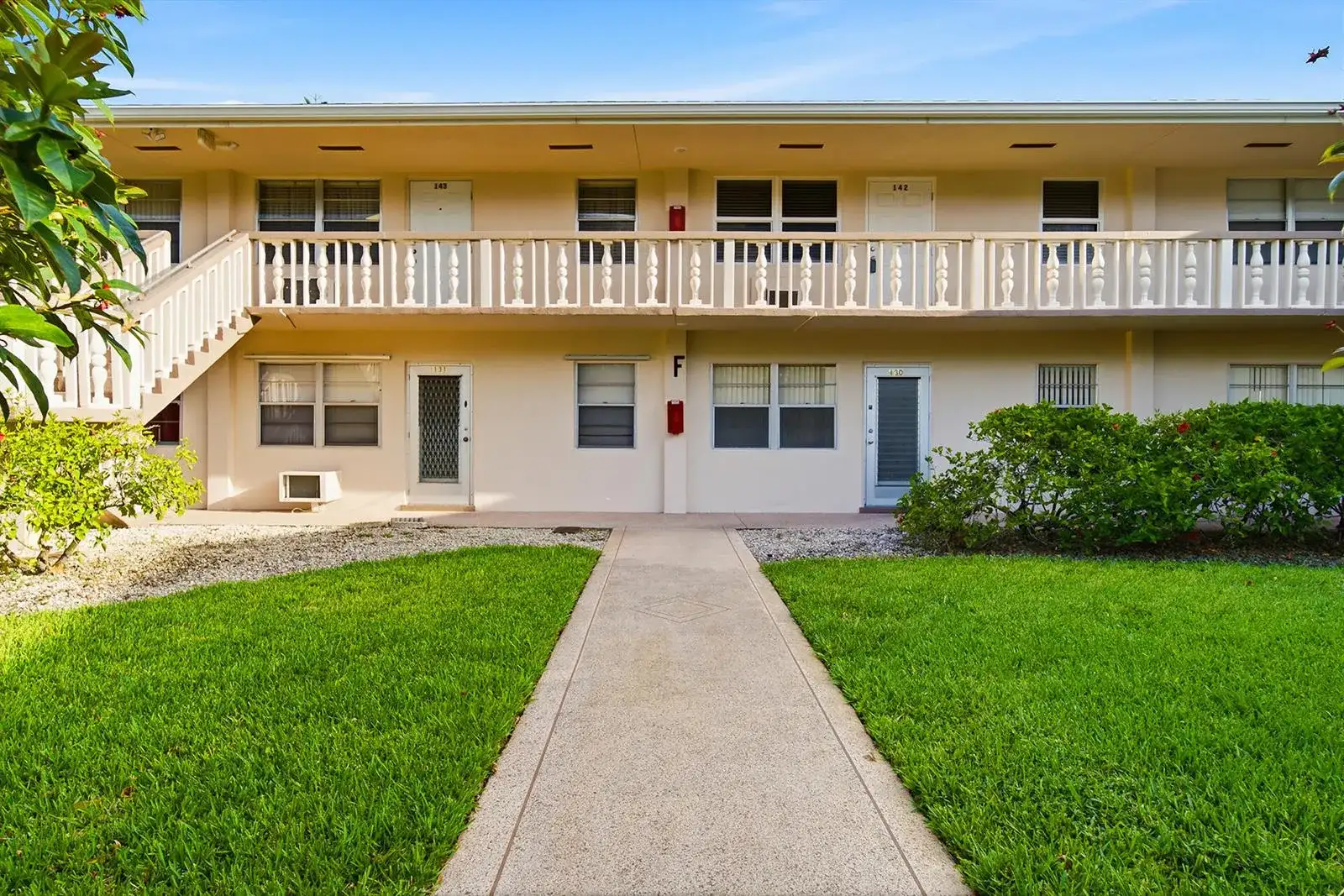 142 Norwich F, West Palm Beach FL 33417 photo 2