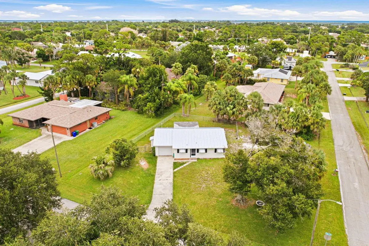 273 Easy Street, Sebastian FL 32958