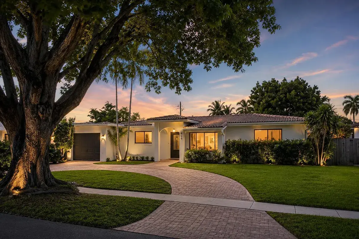 909 SE 14th Drive, Deerfield Beach FL 33441