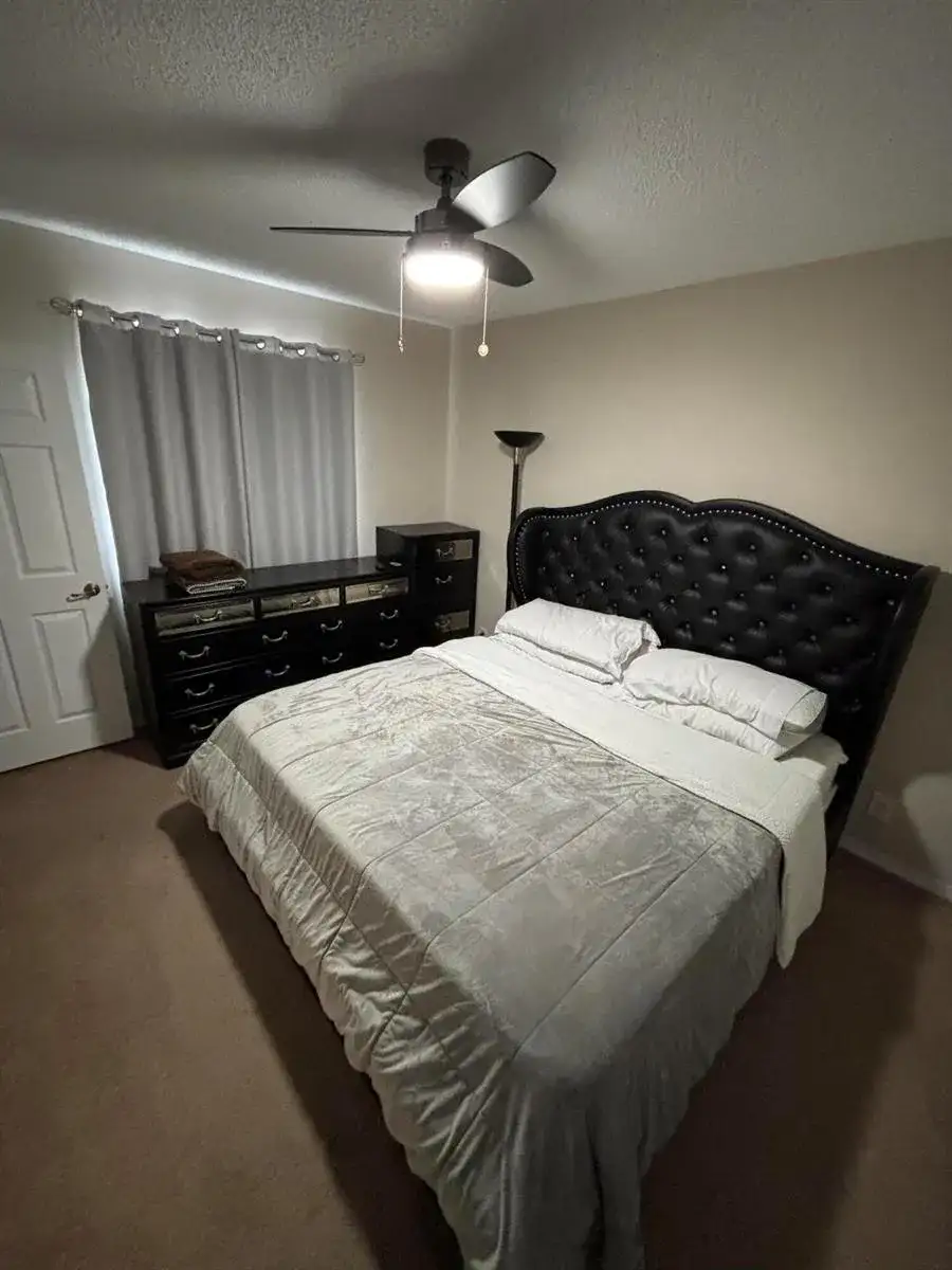 4915 Pinemore Lane, Lake Worth FL 33463 photo 3