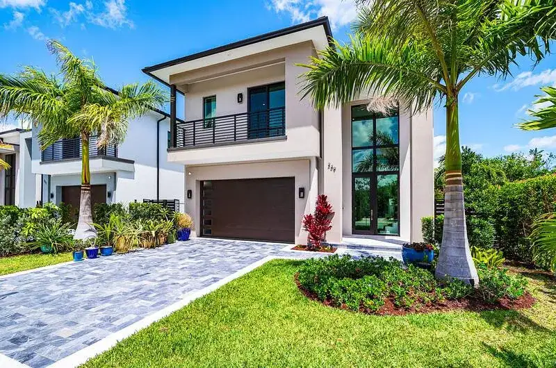 239 NE 11th Street, Delray Beach FL 33444 photo 2