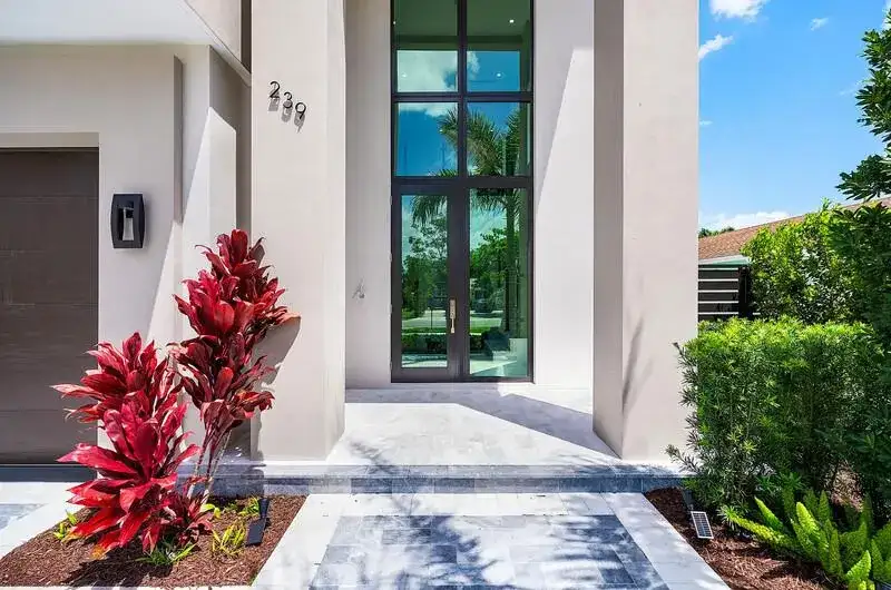 239 NE 11th Street, Delray Beach FL 33444 photo 3