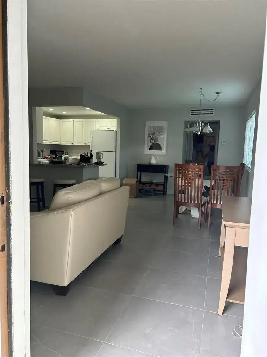 646 Flanders N, Delray Beach FL 33484 photo 4