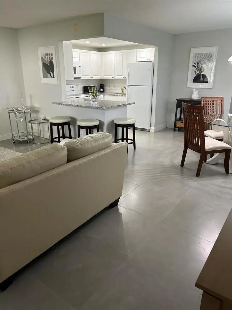 646 Flanders N, Delray Beach FL 33484 photo 5
