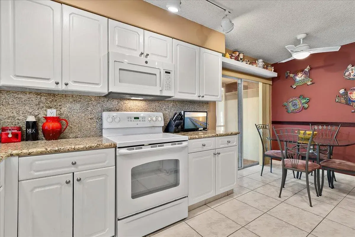 9927 Seacrest Circle # 102, Boynton Beach FL 33437